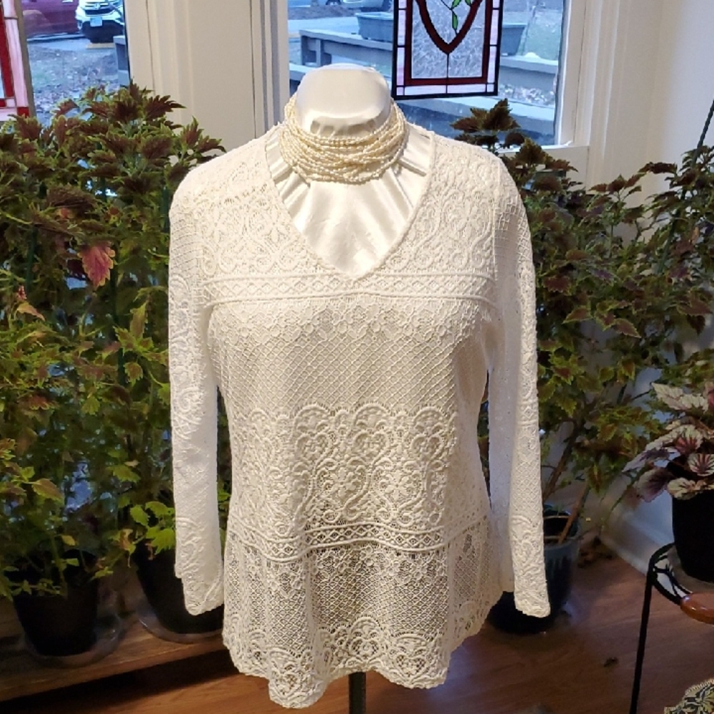 CURATED BY RUA'H KIBRIYA: Ruff Hewn Gray 1X Machine-Tatted Ivory Lace A-Line Top